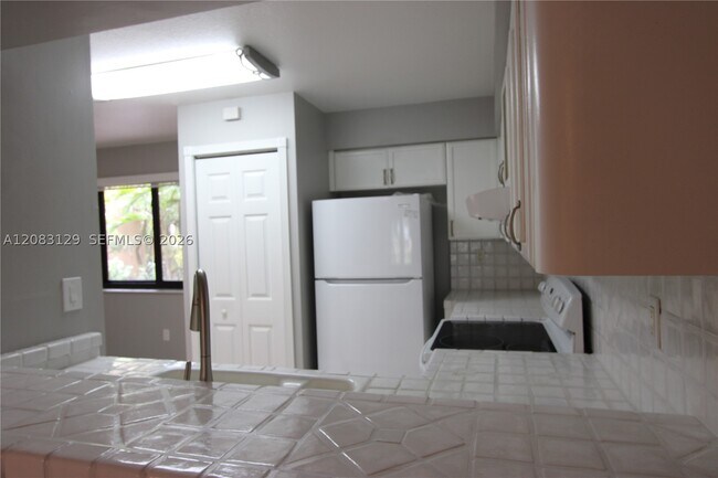 Building Photo - 15495 N Miami Lakeway