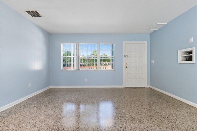 Foto del edificio - 7101 N Howard Ave