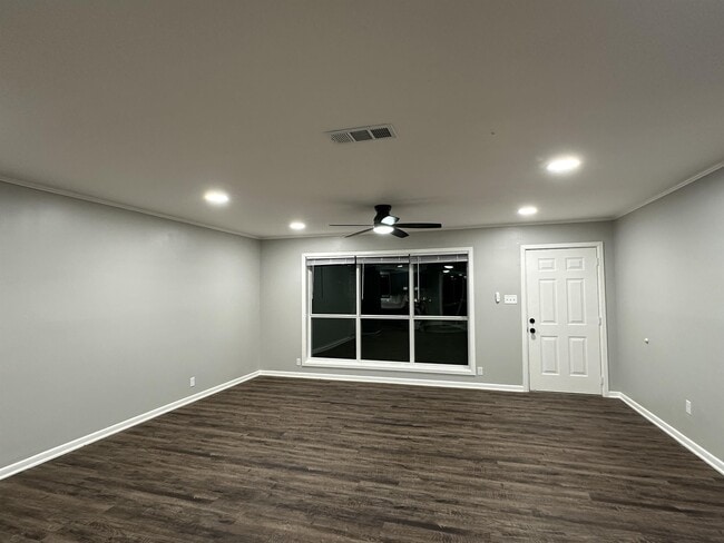 Building Photo - 7 Stanford Dr