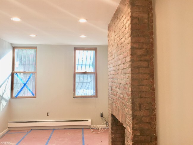 Building Photo - 273 Devoe St