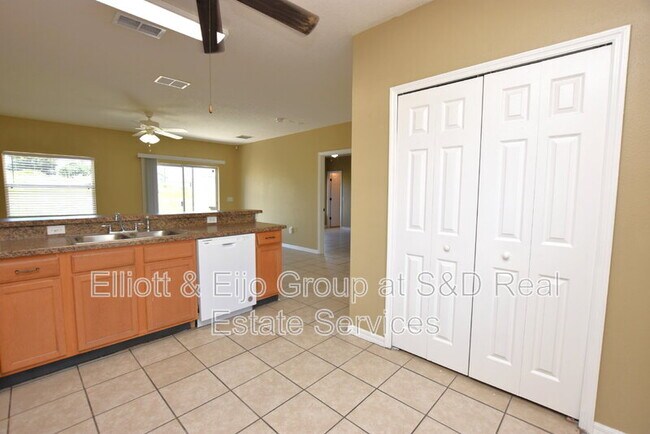 Foto del edificio - 982 Cumberland Dr