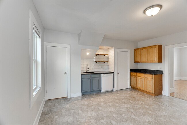 Building Photo - 14 Wheatland St