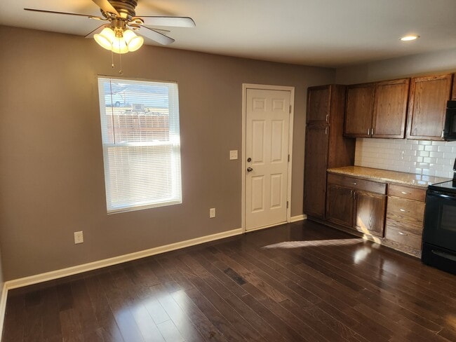 Kitchen/Patio Access - 106 SE 25th St