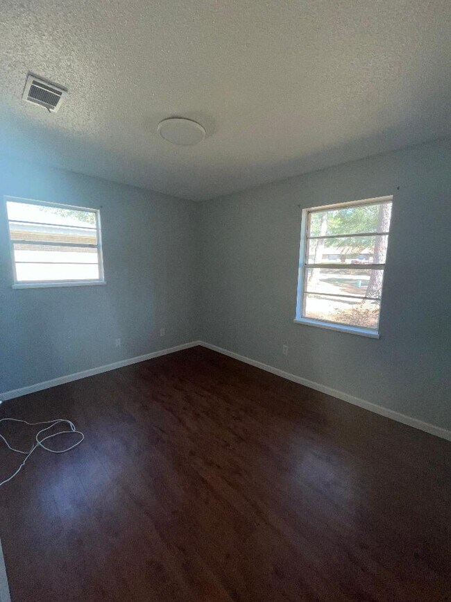 Building Photo - 4813 Mustang Dr