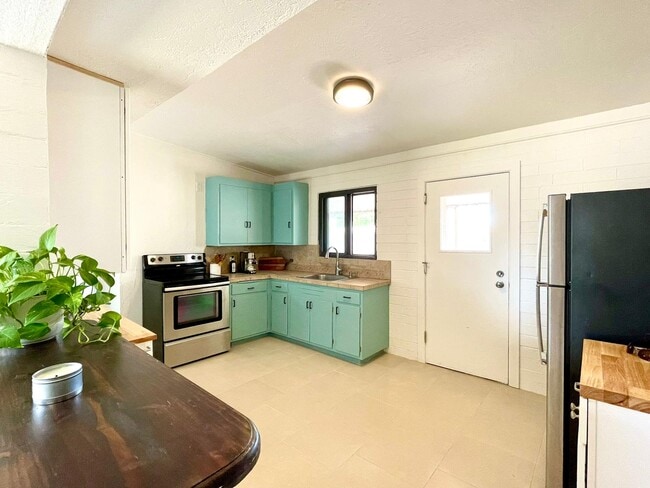 Kitchen - 314 S Terry Cir
