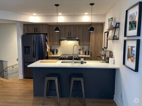 Building Photo - 304 Rue D'émeraude
