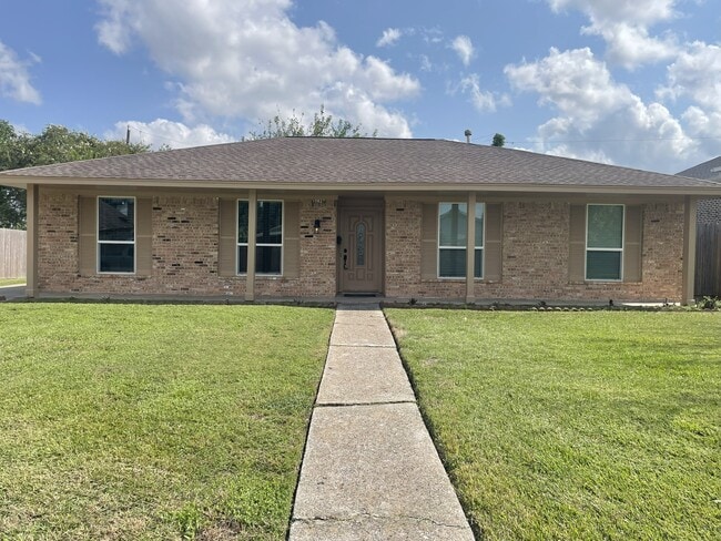 Building Photo - 10827 Sageriver Dr