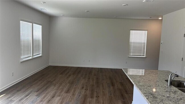 Building Photo - 724 Warm Rays Wy