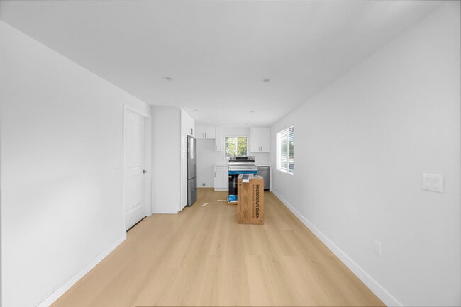 Building Photo - 1607 Vuelta Grande Ave