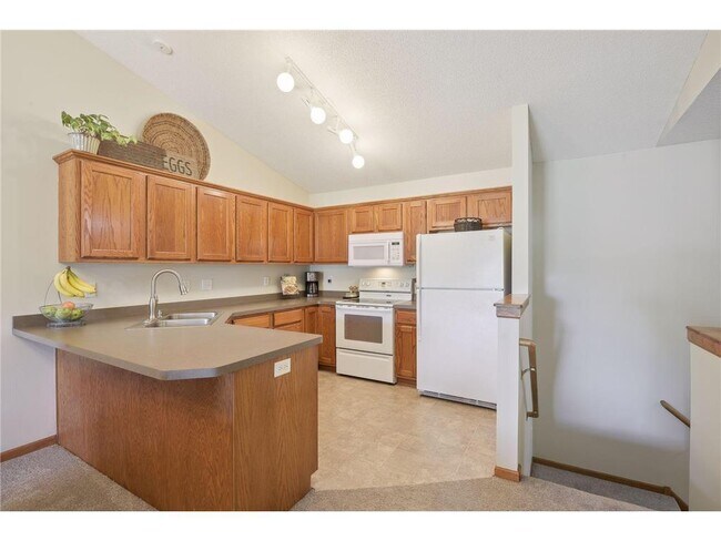 Building Photo - 1660 Lakeridge Way