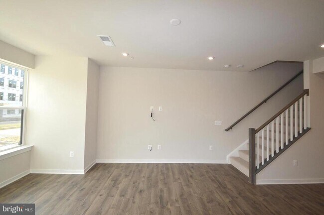Foto del edificio - 13518 Sayward Blvd