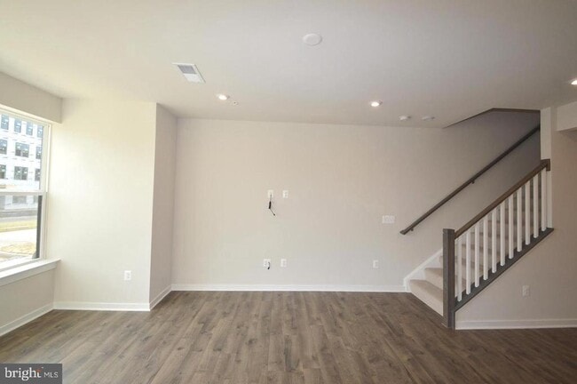 Building Photo - 13518 Sayward Blvd