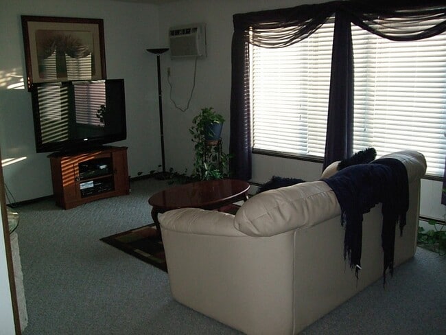 Foto del edificio - 7203 Fortune Dr