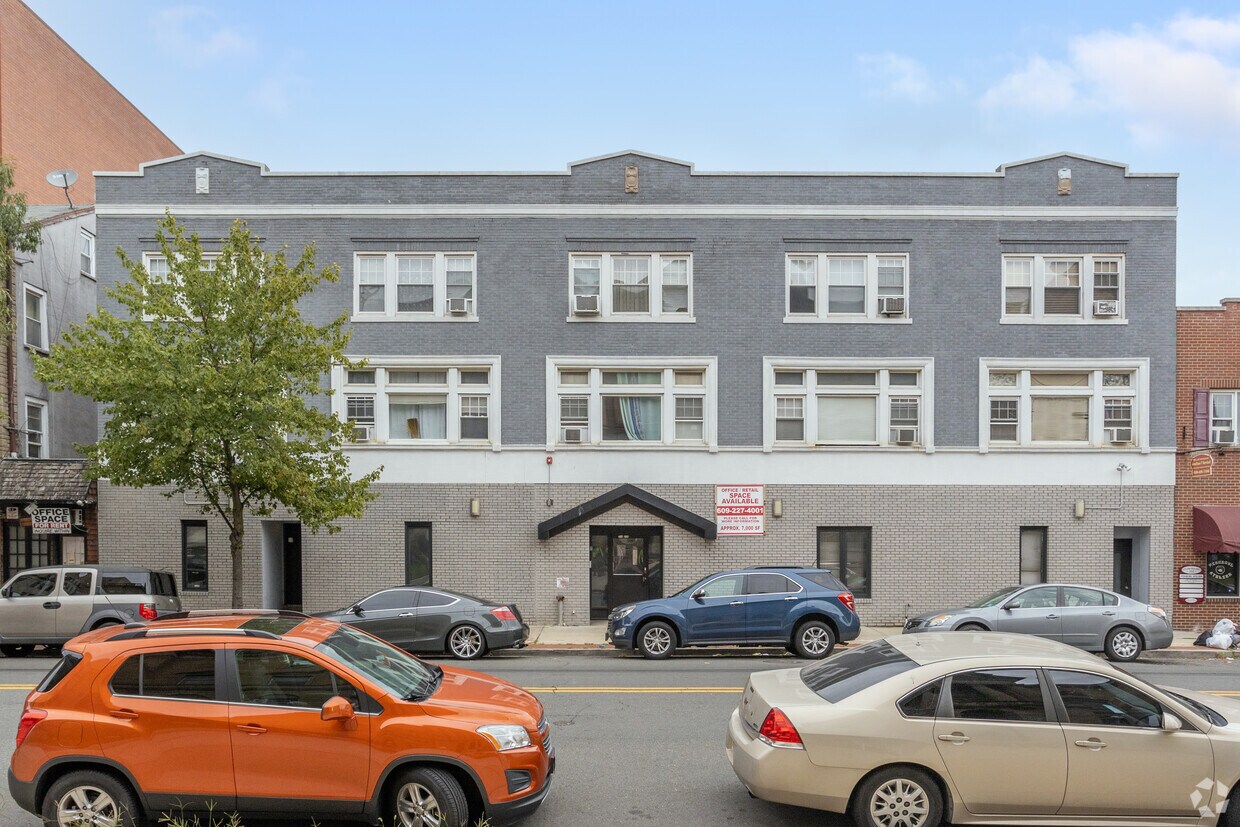 Primary Photo - 214-220 S Broad St