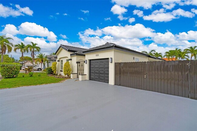 Foto del edificio - 803 NW 133rd Ct