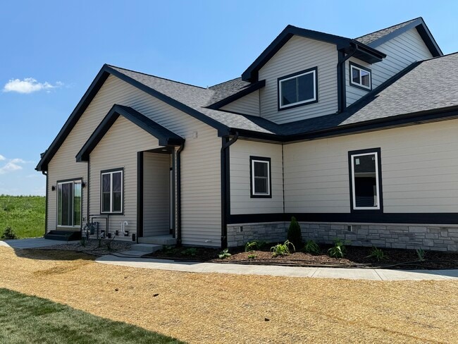 Building Photo - 6570 Vista Valley