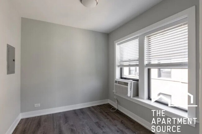 Foto del edificio - 709 W Brompton Ave
