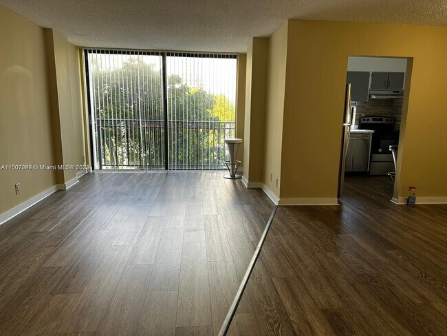 Foto del edificio - 16909 N Bay Rd