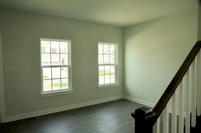 Building Photo - 1331 Darling Dr