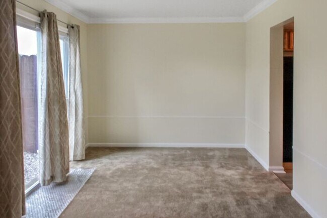 Building Photo - Attractive and Updated 2-Level Townhome wi...