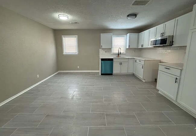 Foto del edificio - 10620 Oakland Ave