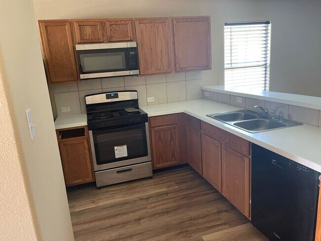 Foto del edificio - 8714 Sunset Pond Dr