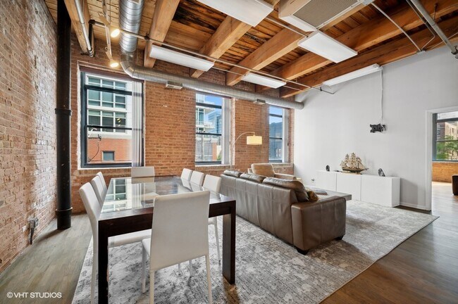 Building Photo - 14 N Peoria St