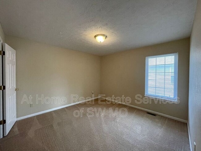 Building Photo - 306A Excalibur Ct