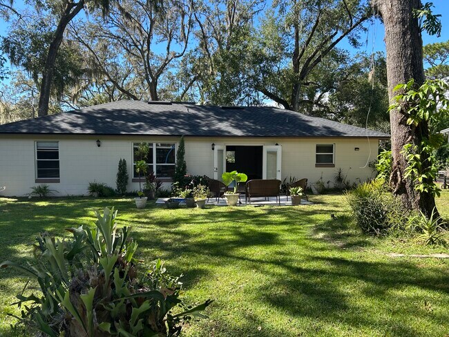Building Photo - 873 Lake Marion Dr