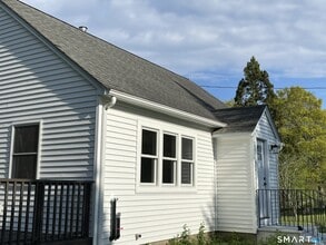 Building Photo - 1039 N Rd