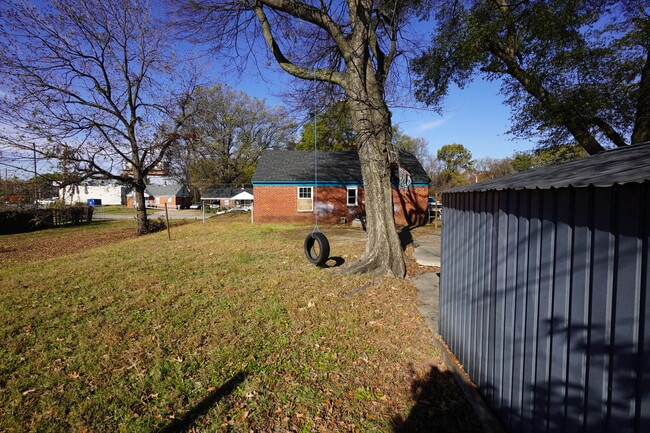 Foto del edificio - 2361 Joy Ln