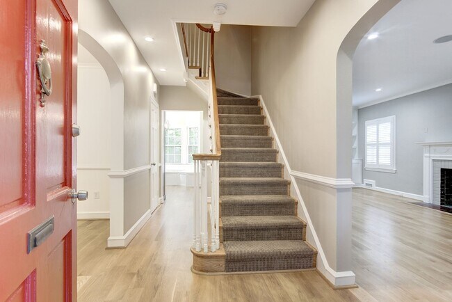 Building Photo - Updated 4 BD, 3.5 BA Stately Colonial on Kalmia RD in NW DC!!
