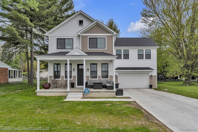 Foto del edificio - 5264 Cooley Lake Rd