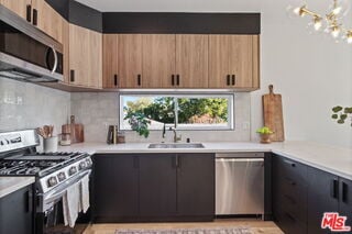 Building Photo - 10823 Hartsook St