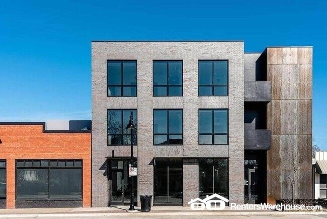 Building Photo - 329 5th St