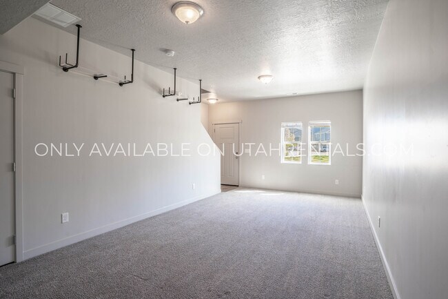 Building Photo - 662 E 355 N