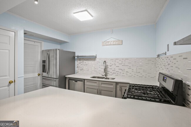 Foto del edificio - 304 Peachtree Forest Dr
