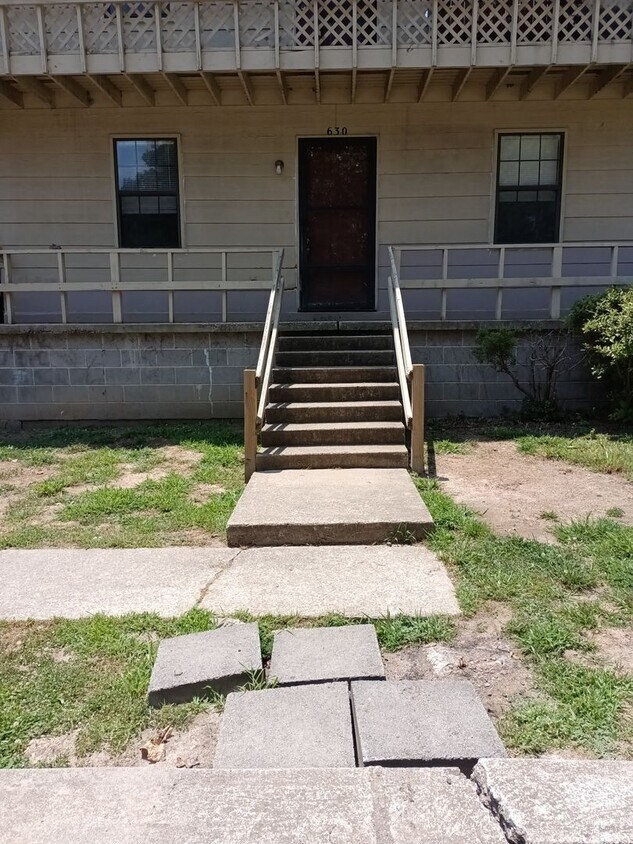Primary Photo - 630 N Van Buren St