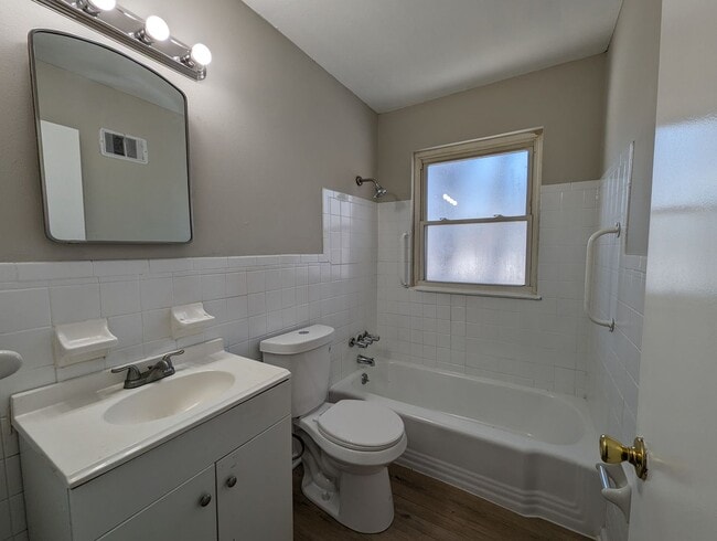 Building Photo - This Is The One on Saint Louis Place!