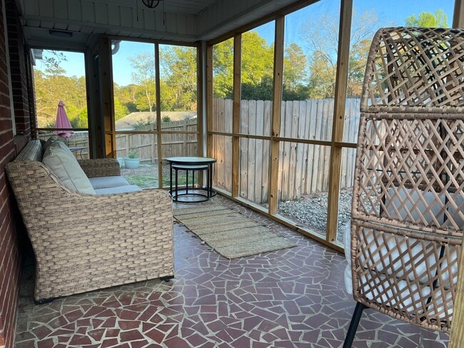 Building Photo - 2008 Robin Rd