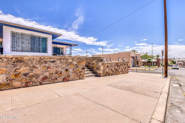 Foto del edificio - 1300 Randolph Dr