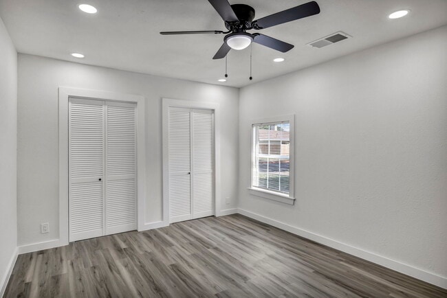 Building Photo - 5903 Kevin Kelly Plz