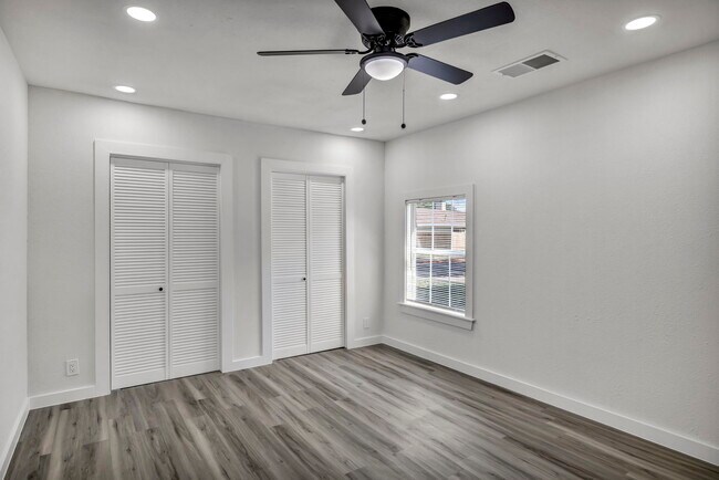 Foto del edificio - 5903 Kevin Kelly Plz