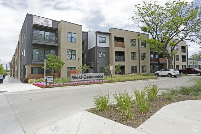 A closer look at Design And Commerce Apartment