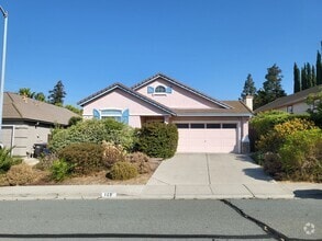Building Photo - 122 Greenmeadow Cir