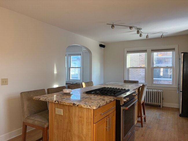 Foto del edificio - 934 W Shore Dr