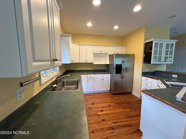Building Photo - 405 Emerald Plantation Rd