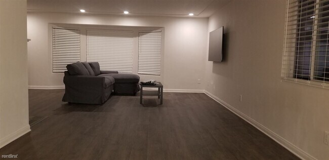 Foto del edificio - 6 br, 3 bath House - 5666 Dorothy Way 1