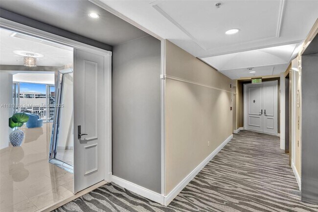 Foto del edificio - 848 Brickell Key Dr