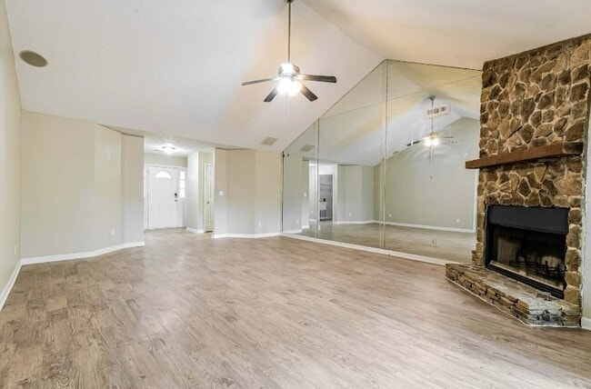Building Photo - 1570 Canberra Dr